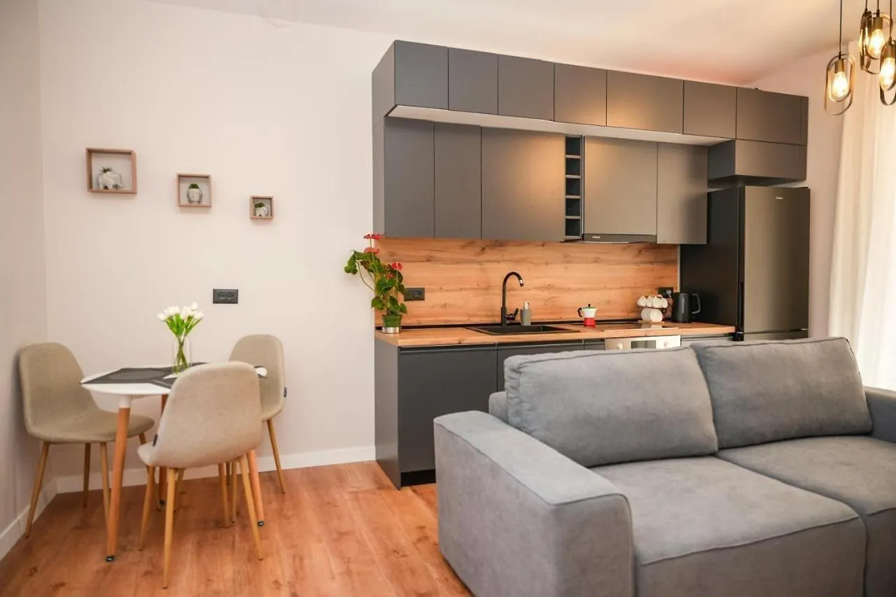 Bougainvilla Apartments 티라나