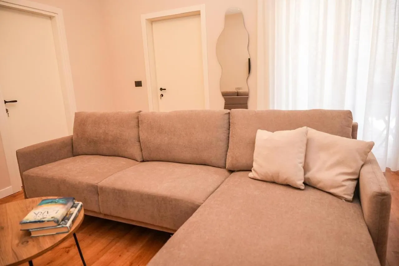Bougainvilla Apartments 티라나